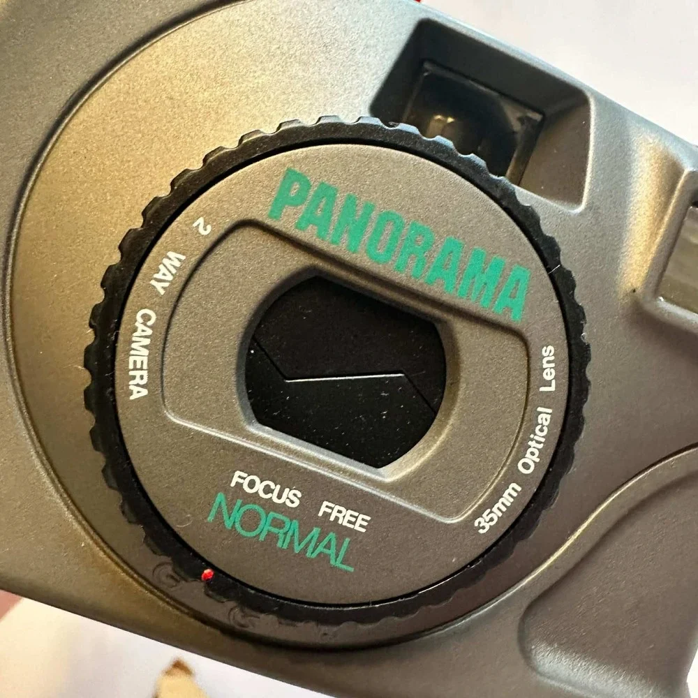 Vintage Avon 1997 Panorama 35mm Film Camera Focus Free Flash Gray 2043111‎